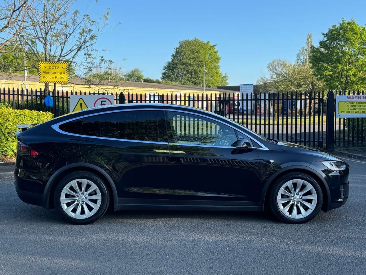 A 2017 TESLA MODEL X 90D (Dual Motor) SUV 5dr Electric Auto 4WDE (417 bhp) A 2017 TESLA MODEL X 90D (Dual Motor) SUV 5dr Electric Auto 4WDE (417 bhp)