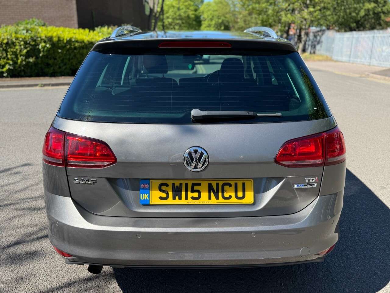 A 2015 VOLKSWAGEN GOLF 1.6 TDI BlueMotion Tech SE Estate 5dr Diesel Manual Euro 5 (s/s) (105 ps) A 2015 VOLKSWAGEN GOLF 1.6 TDI BlueMotion Tech SE Estate 5dr Diesel Manual Euro 5 (s/s) (105 ps)