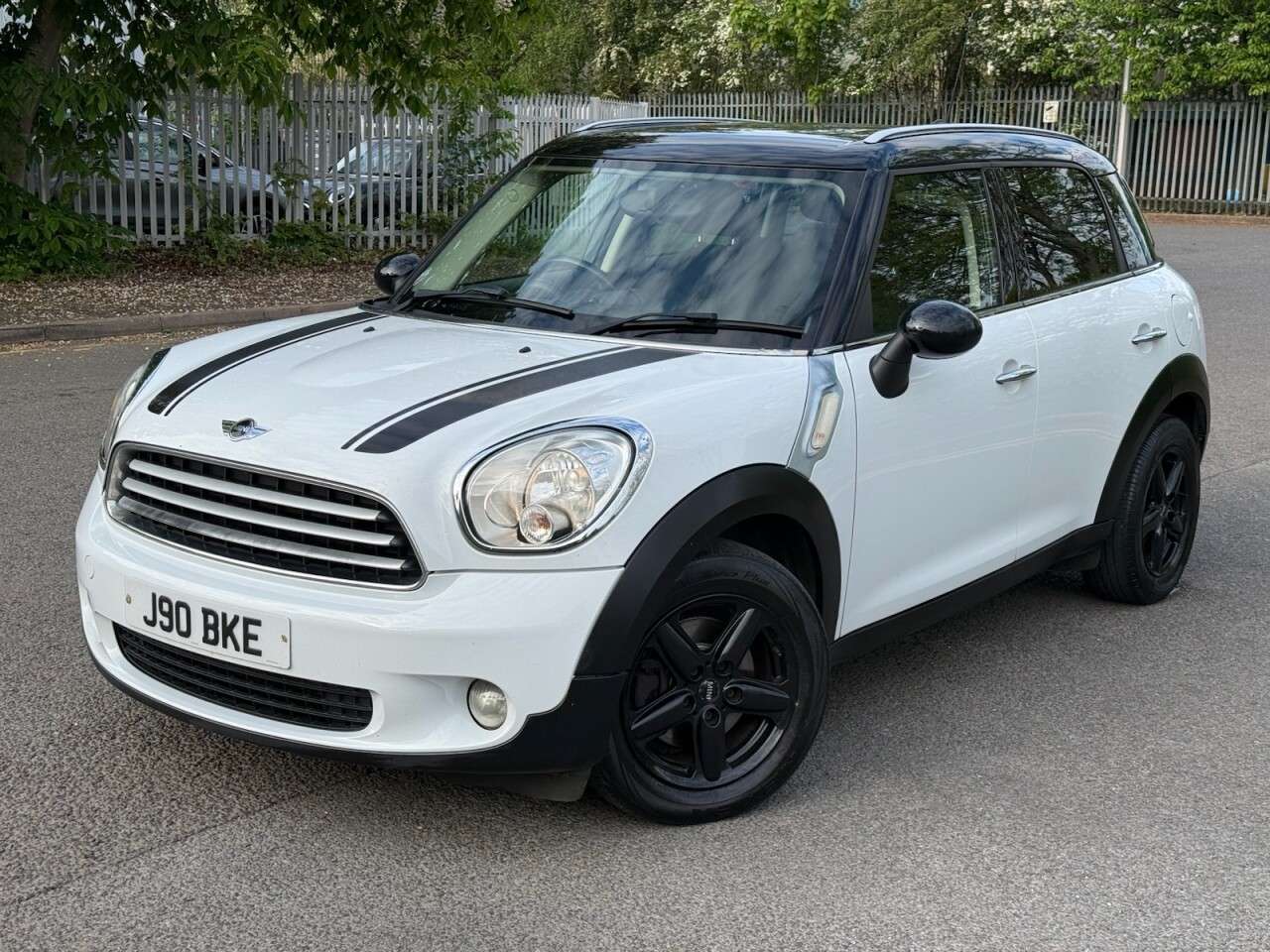 A 2011 MINI COUNTRYMAN 1.6 Cooper D SUV 5dr Diesel Manual Euro 5 (s/s) (112 ps) A 2011 MINI COUNTRYMAN 1.6 Cooper D SUV 5dr Diesel Manual Euro 5 (s/s) (112 ps)