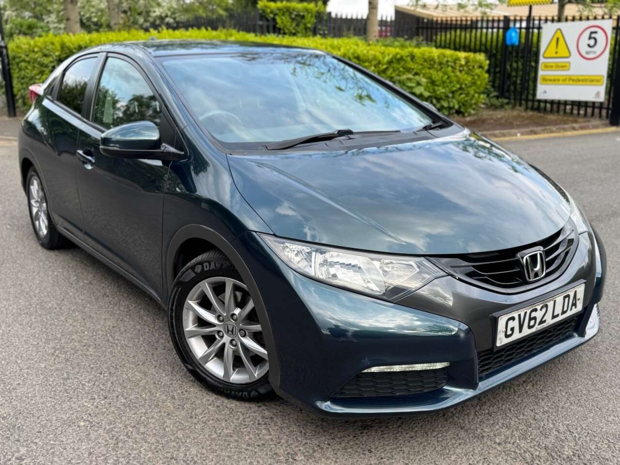 A 2013 HONDA CIVIC 1.8 i-VTEC SE Hatchback 5dr Petrol Manual Euro 5 (s/s) (142 ps) A 2013 HONDA CIVIC 1.8 i-VTEC SE Hatchback 5dr Petrol Manual Euro 5 (s/s) (142 ps)