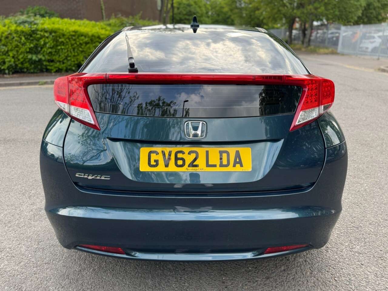 A 2013 HONDA CIVIC 1.8 i-VTEC SE Hatchback 5dr Petrol Manual Euro 5 (s/s) (142 ps) A 2013 HONDA CIVIC 1.8 i-VTEC SE Hatchback 5dr Petrol Manual Euro 5 (s/s) (142 ps)