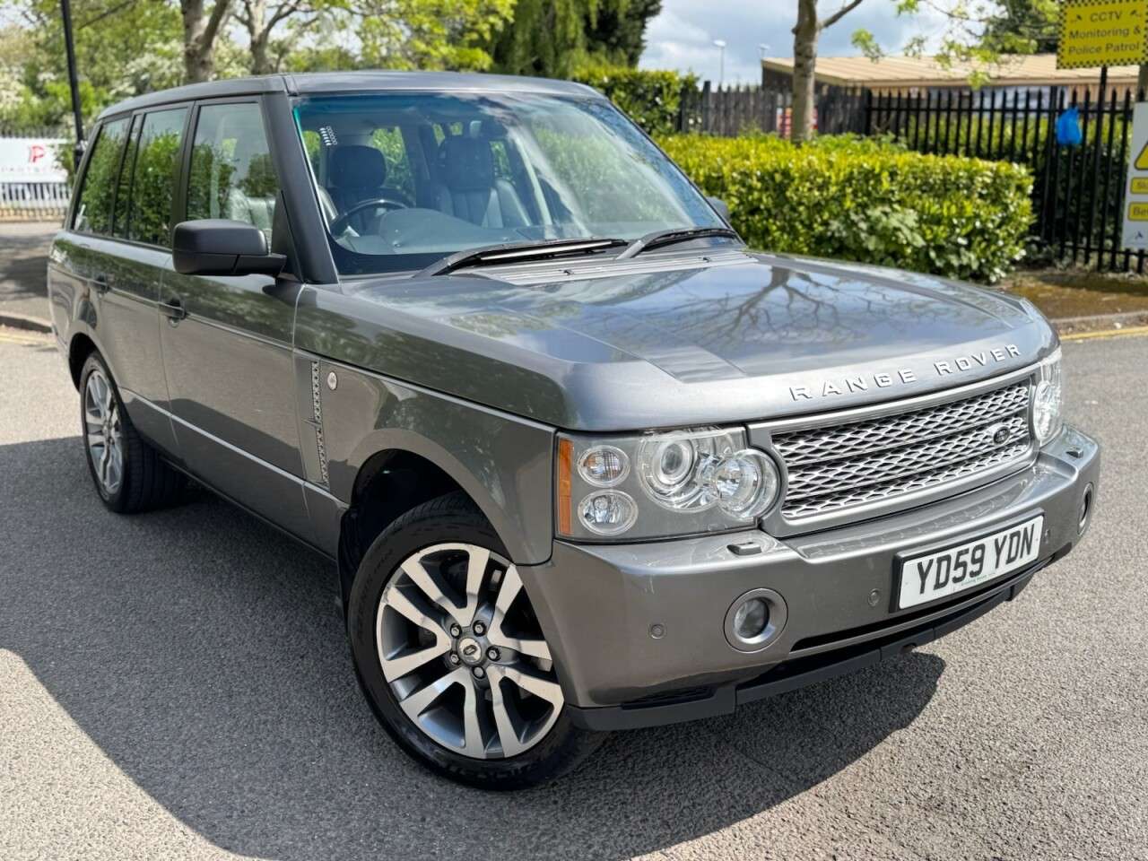 A 2009 LAND ROVER RANGE ROVER 3.6 TD V8 Westminster Station Wagon 5dr Diesel Automatic (299 g/km, 272 bhp A 2009 LAND ROVER RANGE ROVER 3.6 TD V8 Westminster Station Wagon 5dr Diesel Automatic (299 g/km, 272 bhp