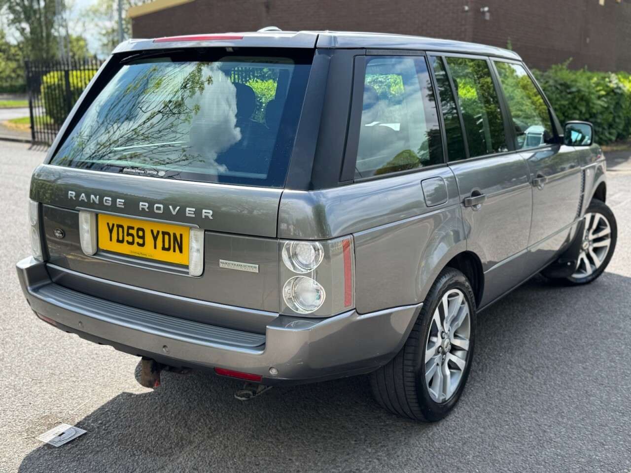 A 2009 LAND ROVER RANGE ROVER 3.6 TD V8 Westminster Station Wagon 5dr Diesel Automatic (299 g/km, 272 bhp A 2009 LAND ROVER RANGE ROVER 3.6 TD V8 Westminster Station Wagon 5dr Diesel Automatic (299 g/km, 272 bhp