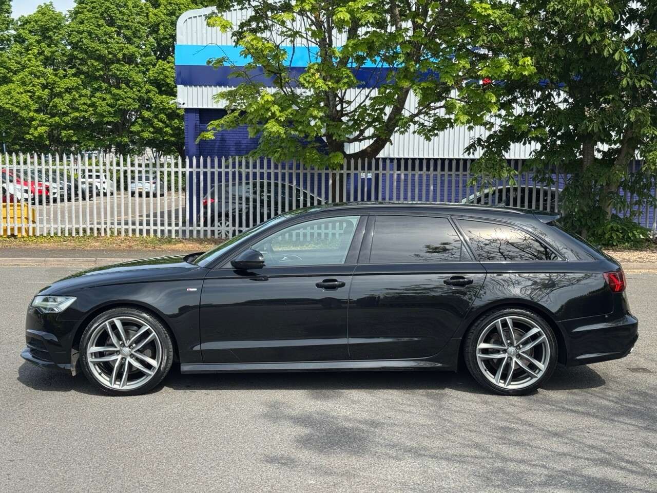 A 2016 AUDI A6 AVANT 2.0 TDI ultra Black Edition Estate 5dr Diesel S Tronic Euro 6 (s/s) (190 ps A 2016 AUDI A6 AVANT 2.0 TDI ultra Black Edition Estate 5dr Diesel S Tronic Euro 6 (s/s) (190 ps