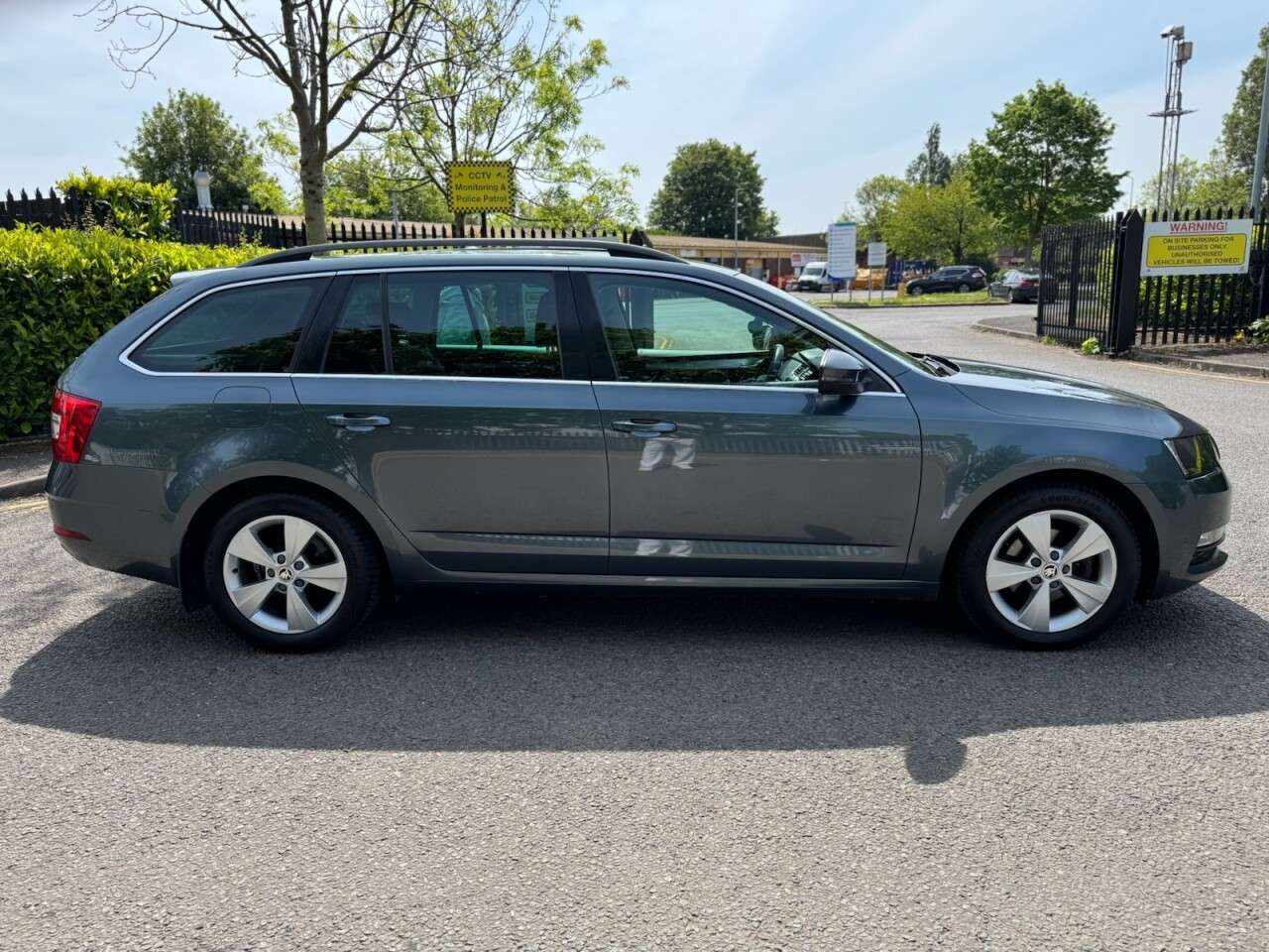 A 2018 SKODA OCTAVIA 1.6 TDI SE Technology Estate 5dr Diesel DSG Euro 6 (s/s) (115 ps) A 2018 SKODA OCTAVIA 1.6 TDI SE Technology Estate 5dr Diesel DSG Euro 6 (s/s) (115 ps)