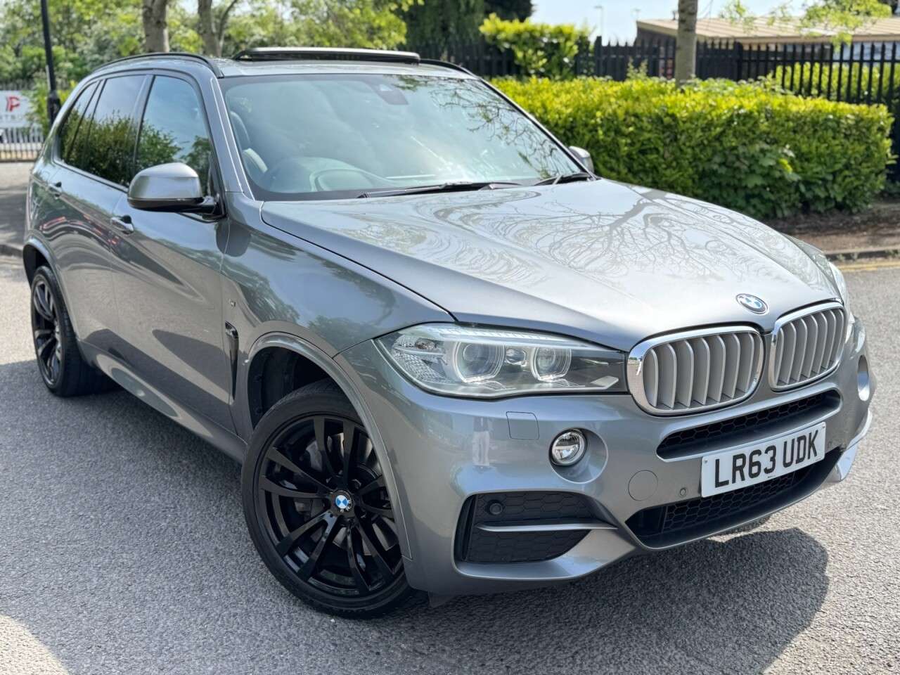 A 2013 BMW X5 3.0 M50d SUV 5dr Diesel Auto xDrive Euro 6 (s/s) (381 ps) A 2013 BMW X5 3.0 M50d SUV 5dr Diesel Auto xDrive Euro 6 (s/s) (381 ps)