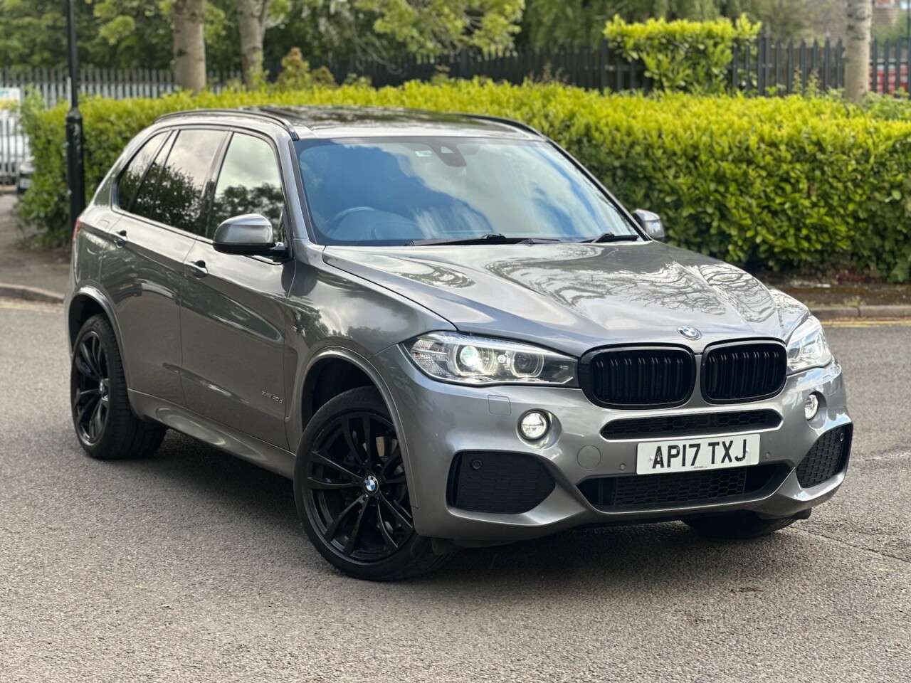 A 2017 BMW X5 3.0 40d M Sport SUV 5dr Diesel Auto xDrive Euro 6 (s/s) (313 ps) PAN ROOF+D A 2017 BMW X5 3.0 40d M Sport SUV 5dr Diesel Auto xDrive Euro 6 (s/s) (313 ps) PAN ROOF+D