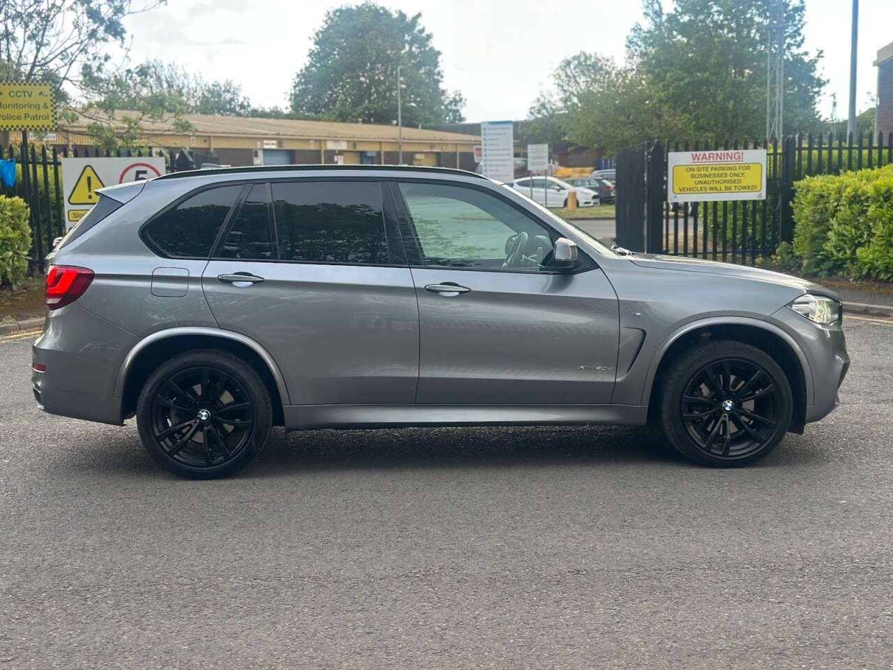 A 2017 BMW X5 3.0 40d M Sport SUV 5dr Diesel Auto xDrive Euro 6 (s/s) (313 ps) PAN ROOF+D A 2017 BMW X5 3.0 40d M Sport SUV 5dr Diesel Auto xDrive Euro 6 (s/s) (313 ps) PAN ROOF+D