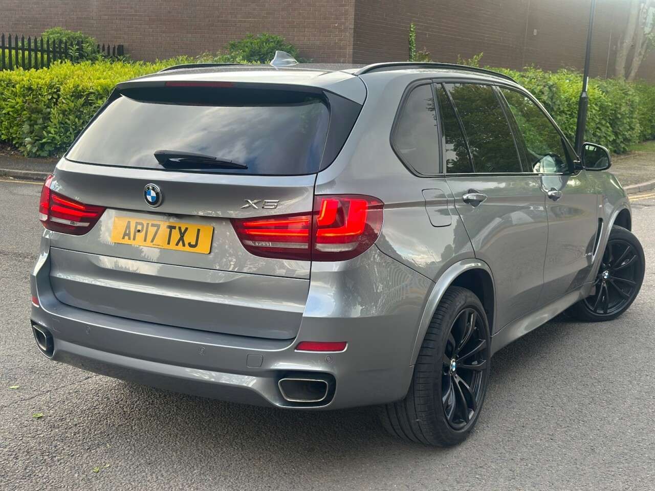A 2017 BMW X5 3.0 40d M Sport SUV 5dr Diesel Auto xDrive Euro 6 (s/s) (313 ps) PAN ROOF+D A 2017 BMW X5 3.0 40d M Sport SUV 5dr Diesel Auto xDrive Euro 6 (s/s) (313 ps) PAN ROOF+D