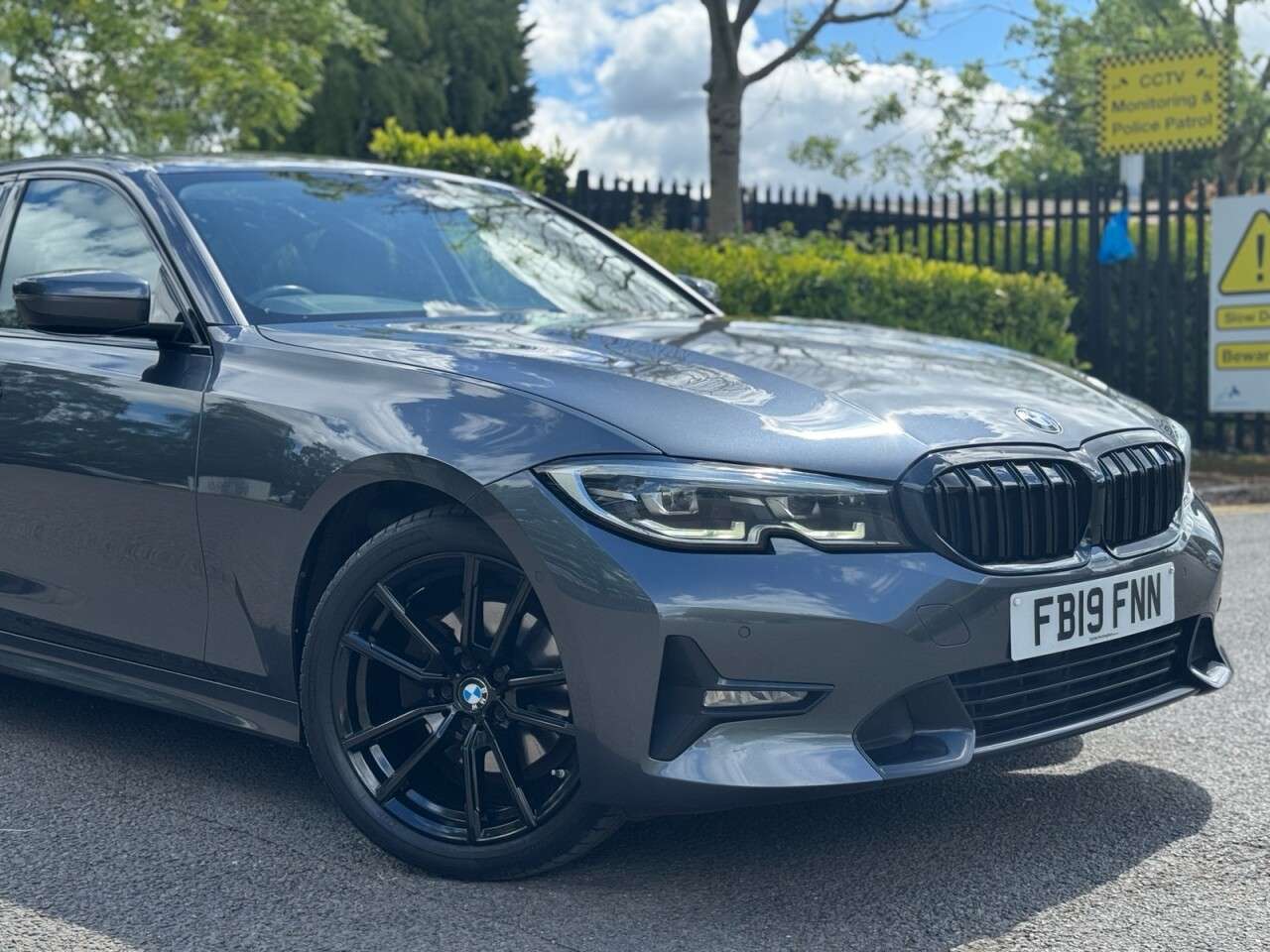 A 2019 BMW 3 SERIES 2.0 320d Sport Saloon 4dr Diesel Auto xDrive Euro 6 (s/s) (190 ps) ULEZ+1O+ A 2019 BMW 3 SERIES 2.0 320d Sport Saloon 4dr Diesel Auto xDrive Euro 6 (s/s) (190 ps) ULEZ+1O+