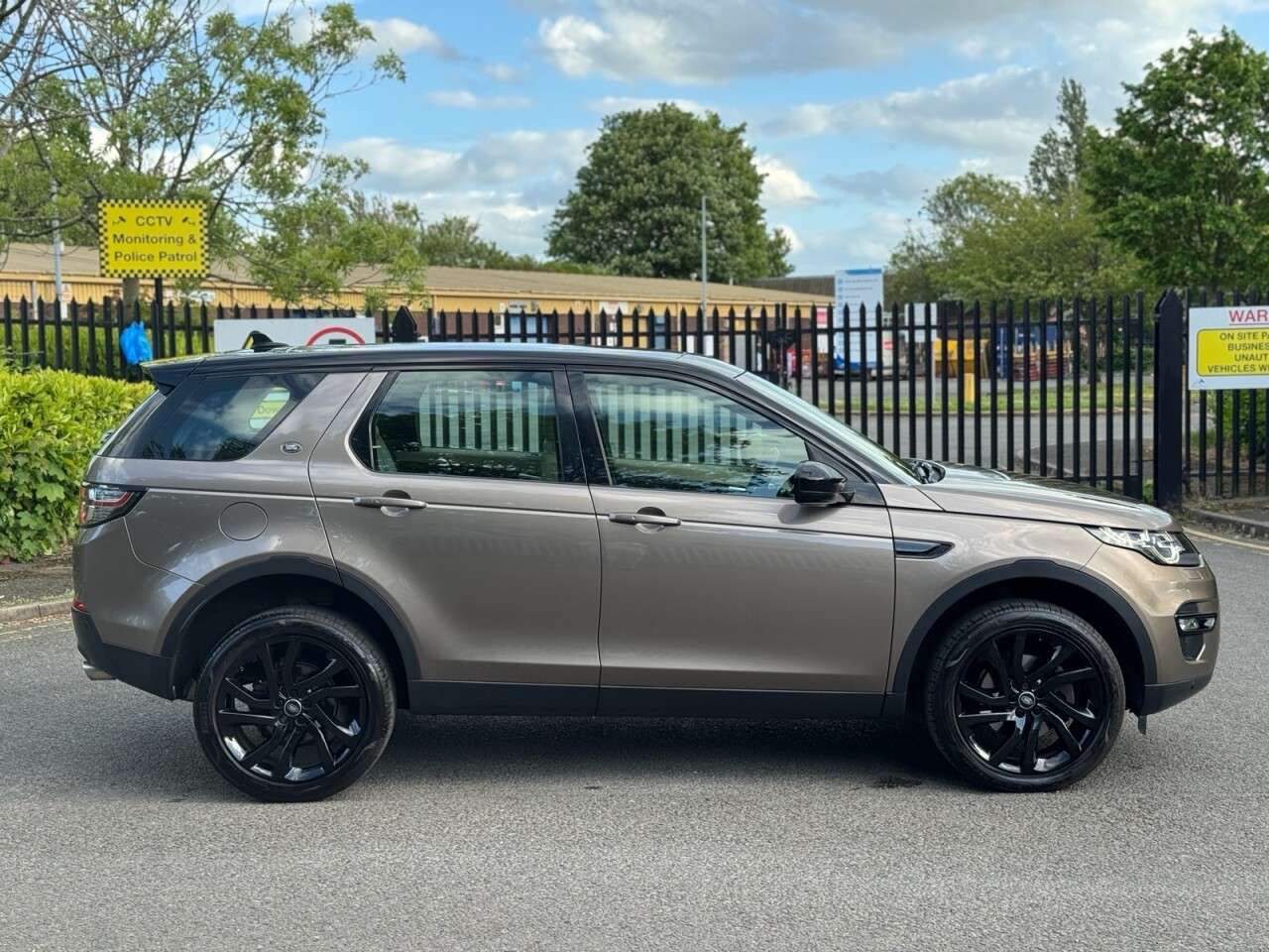 A 2015 LAND ROVER DISCOVERY SPORT 2.2 SD4 HSE SUV 5dr Diesel Auto 4WD Euro 5 (s/s) (190 ps) ULEZ+FSH+1O+7 SEA A 2015 LAND ROVER DISCOVERY SPORT 2.2 SD4 HSE SUV 5dr Diesel Auto 4WD Euro 5 (s/s) (190 ps) ULEZ+FSH+1O+7 SEA