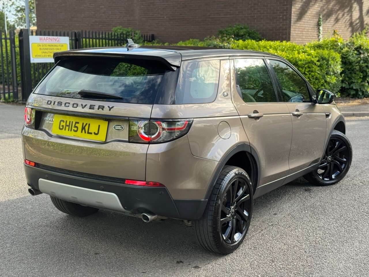 A 2015 LAND ROVER DISCOVERY SPORT 2.2 SD4 HSE SUV 5dr Diesel Auto 4WD Euro 5 (s/s) (190 ps) ULEZ+FSH+1O+7 SEA A 2015 LAND ROVER DISCOVERY SPORT 2.2 SD4 HSE SUV 5dr Diesel Auto 4WD Euro 5 (s/s) (190 ps) ULEZ+FSH+1O+7 SEA
