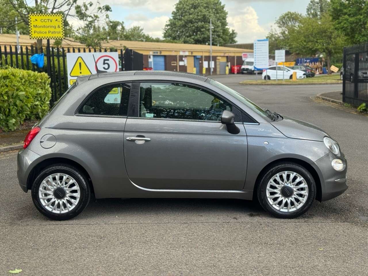 A 2022 FIAT 500 1.0 MHEV Dolcevita Hatchback 3dr Petrol Manual Euro 6 (s/s) (70 bhp) A 2022 FIAT 500 1.0 MHEV Dolcevita Hatchback 3dr Petrol Manual Euro 6 (s/s) (70 bhp)