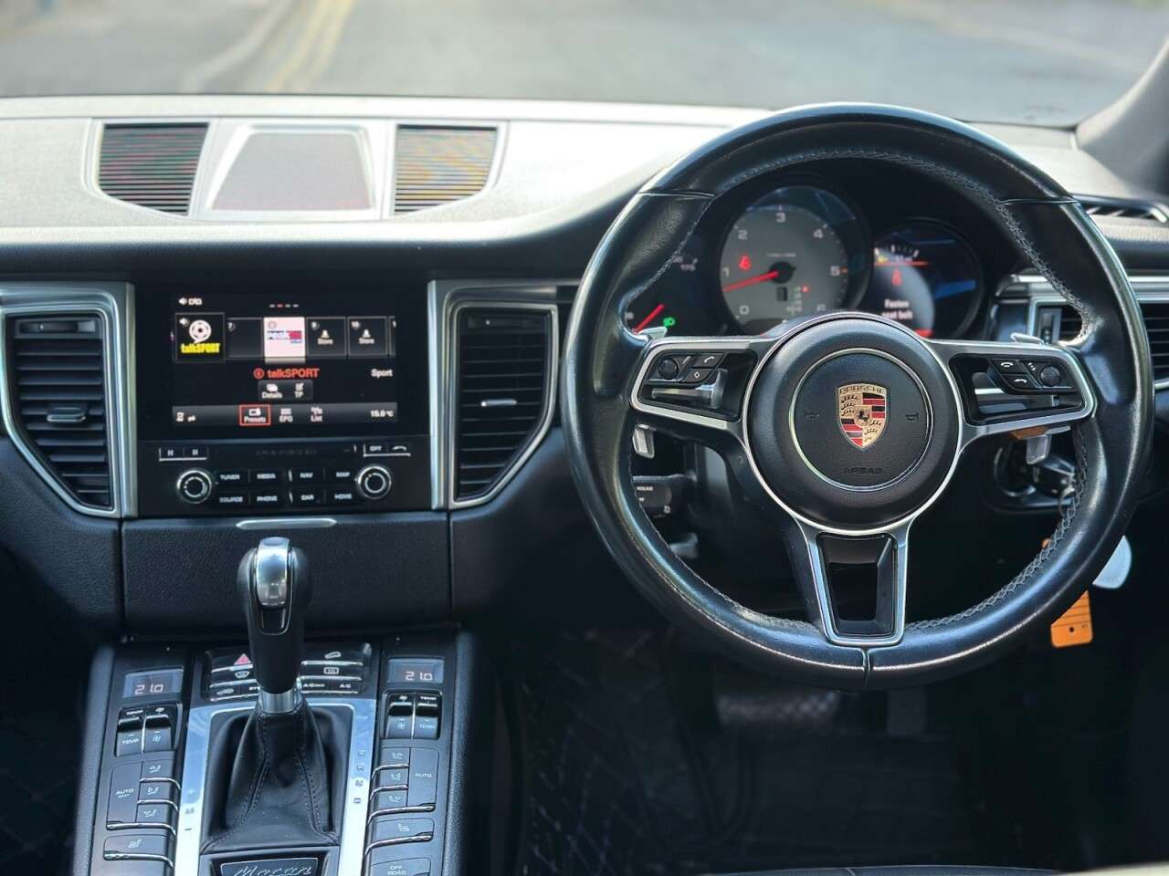 2016 PORSCHE MACAN 2016 PORSCHE MACAN