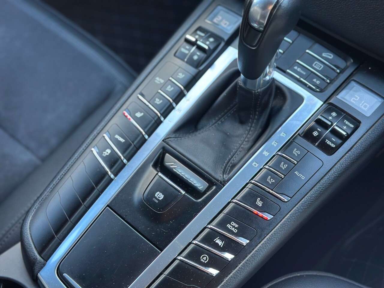 2016 PORSCHE MACAN 2016 PORSCHE MACAN
