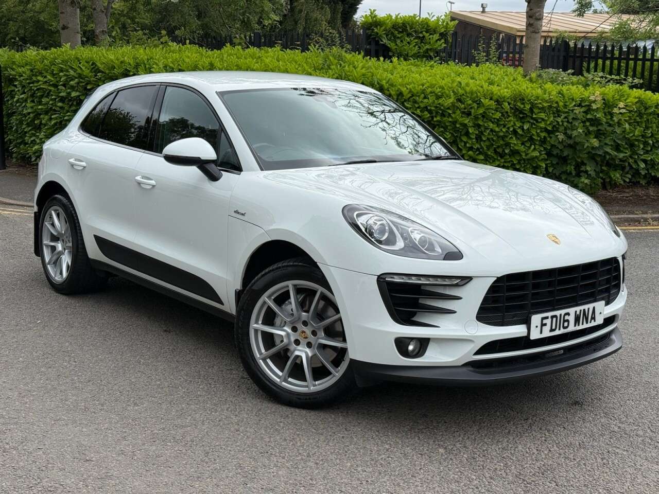 A 2011 PORSCHE MACAN 3.0 TD V6 S SUV 5dr Diesel PDK 4WD Euro 6 (s/s) (258 ps) A 2011 PORSCHE MACAN 3.0 TD V6 S SUV 5dr Diesel PDK 4WD Euro 6 (s/s) (258 ps)