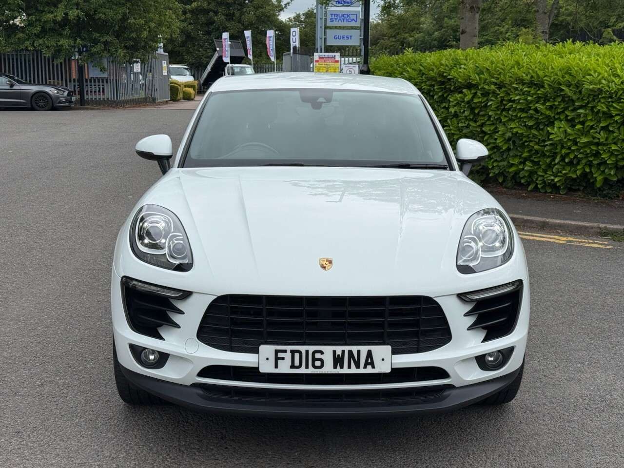 A 2011 PORSCHE MACAN 3.0 TD V6 S SUV 5dr Diesel PDK 4WD Euro 6 (s/s) (258 ps) A 2011 PORSCHE MACAN 3.0 TD V6 S SUV 5dr Diesel PDK 4WD Euro 6 (s/s) (258 ps)