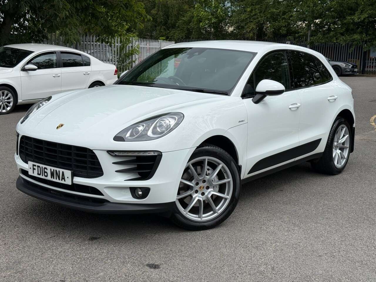 A 2011 PORSCHE MACAN 3.0 TD V6 S SUV 5dr Diesel PDK 4WD Euro 6 (s/s) (258 ps) A 2011 PORSCHE MACAN 3.0 TD V6 S SUV 5dr Diesel PDK 4WD Euro 6 (s/s) (258 ps)