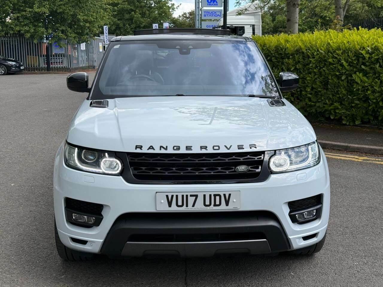 A 2017 LAND ROVER RANGE ROVER SPORT 3.0 SD V6 HSE Dynamic SUV 5dr Diesel Auto 4WD Euro 6 (s/s) (306 ps) ULEZ+1F A 2017 LAND ROVER RANGE ROVER SPORT 3.0 SD V6 HSE Dynamic SUV 5dr Diesel Auto 4WD Euro 6 (s/s) (306 ps) ULEZ+1F