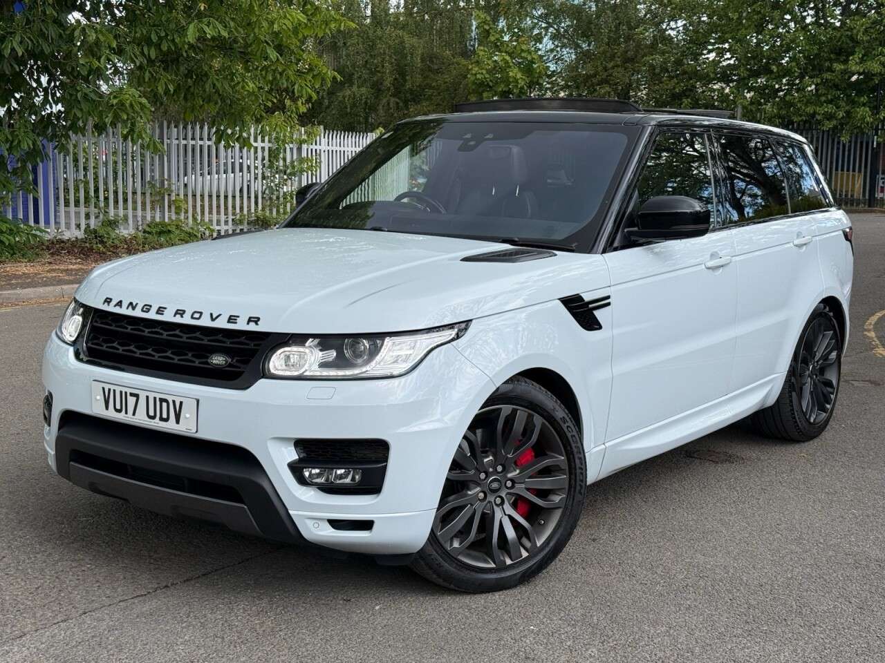 A 2017 LAND ROVER RANGE ROVER SPORT 3.0 SD V6 HSE Dynamic SUV 5dr Diesel Auto 4WD Euro 6 (s/s) (306 ps) ULEZ+1F A 2017 LAND ROVER RANGE ROVER SPORT 3.0 SD V6 HSE Dynamic SUV 5dr Diesel Auto 4WD Euro 6 (s/s) (306 ps) ULEZ+1F