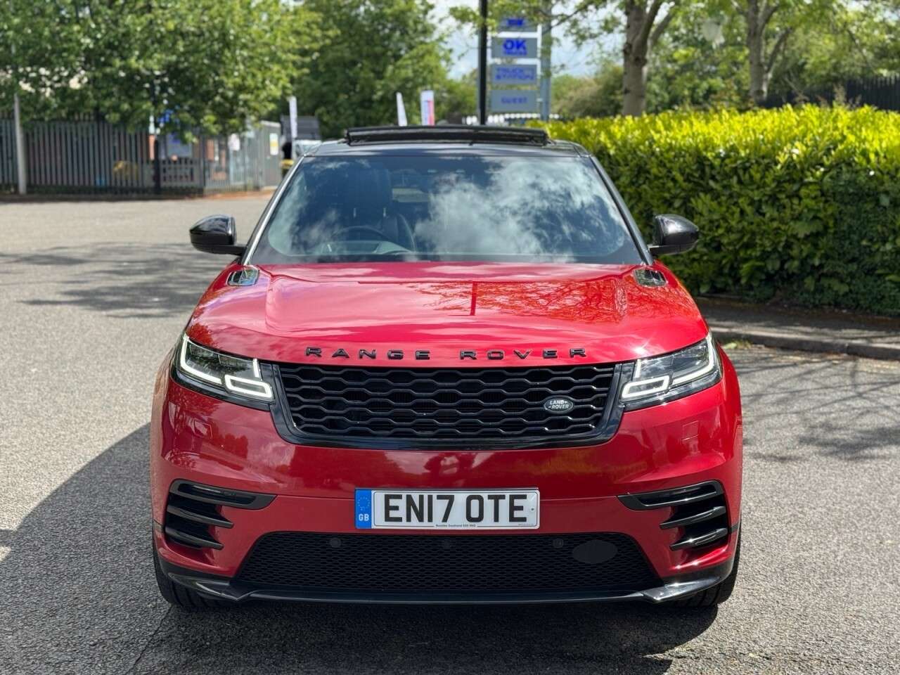 A 2017 LAND ROVER RANGE ROVER VELAR 3.0 SD6 V6 R-Dynamic HSE SUV 5dr Diesel Auto 4WD Euro 6 (s/s) (300 ps) PAN A 2017 LAND ROVER RANGE ROVER VELAR 3.0 SD6 V6 R-Dynamic HSE SUV 5dr Diesel Auto 4WD Euro 6 (s/s) (300 ps) PAN