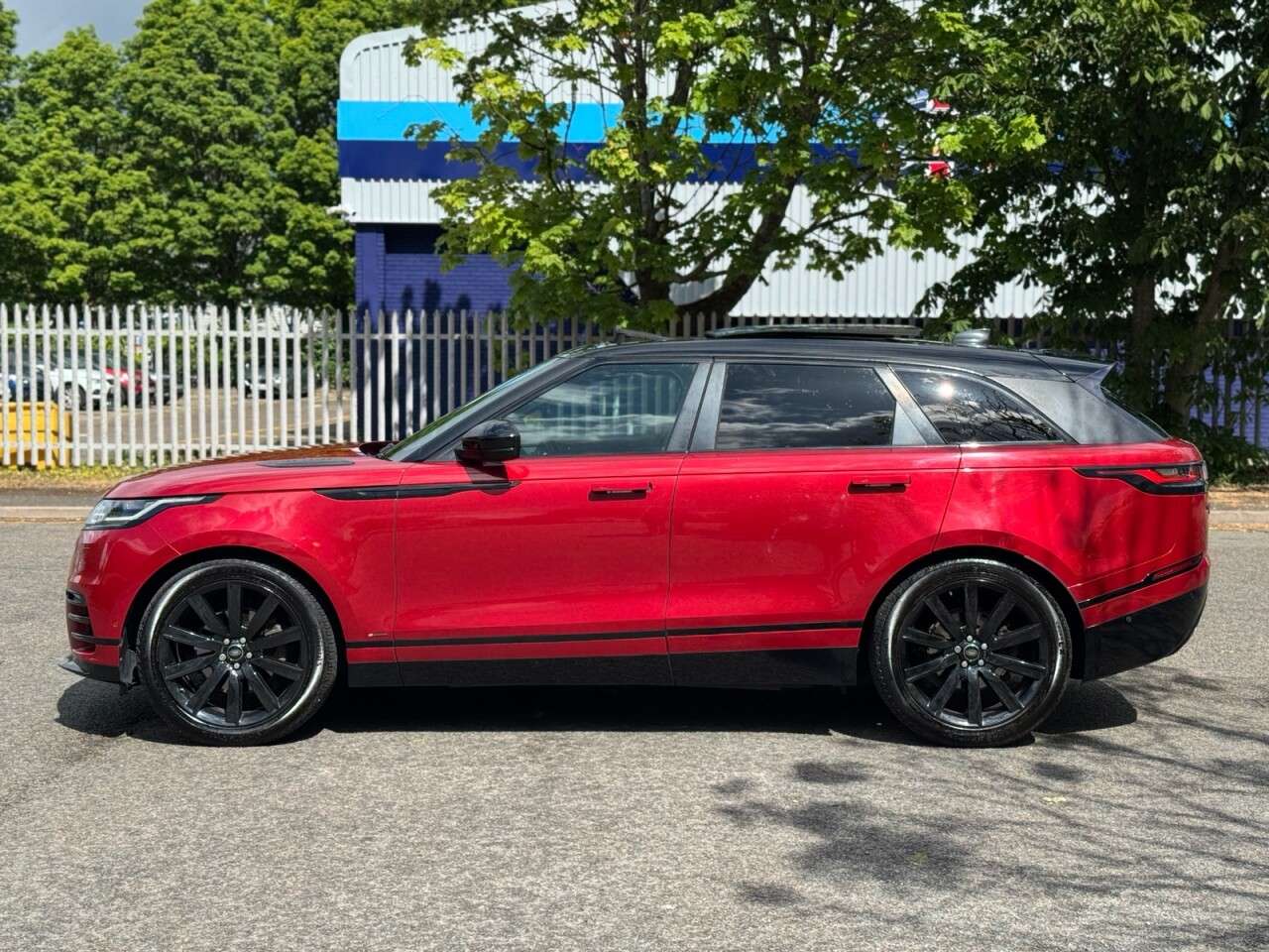 A 2017 LAND ROVER RANGE ROVER VELAR 3.0 SD6 V6 R-Dynamic HSE SUV 5dr Diesel Auto 4WD Euro 6 (s/s) (300 ps) PAN A 2017 LAND ROVER RANGE ROVER VELAR 3.0 SD6 V6 R-Dynamic HSE SUV 5dr Diesel Auto 4WD Euro 6 (s/s) (300 ps) PAN