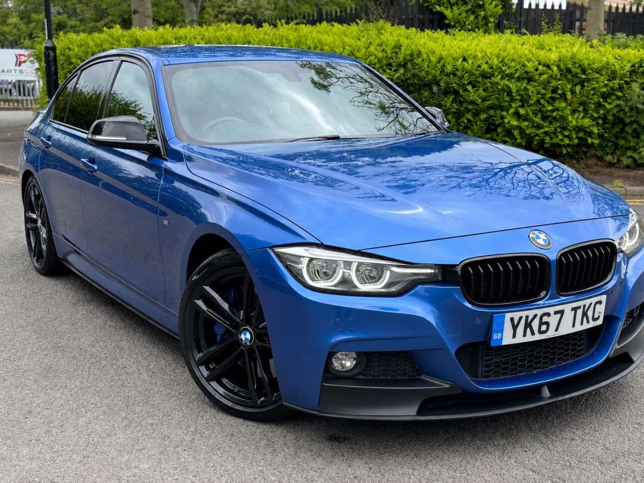 A 2017 BMW 3 SERIES 3.0 330d M Sport Shadow Edition Saloon 4dr Diesel Auto Euro 6 (s/s) (258 ps A 2017 BMW 3 SERIES 3.0 330d M Sport Shadow Edition Saloon 4dr Diesel Auto Euro 6 (s/s) (258 ps