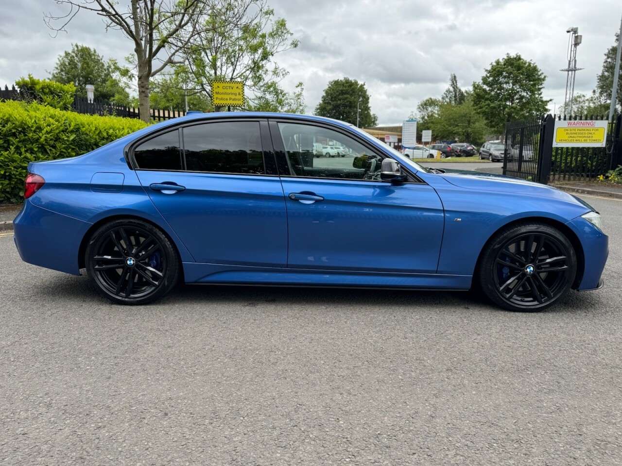 A 2017 BMW 3 SERIES 3.0 330d M Sport Shadow Edition Saloon 4dr Diesel Auto Euro 6 (s/s) (258 ps A 2017 BMW 3 SERIES 3.0 330d M Sport Shadow Edition Saloon 4dr Diesel Auto Euro 6 (s/s) (258 ps