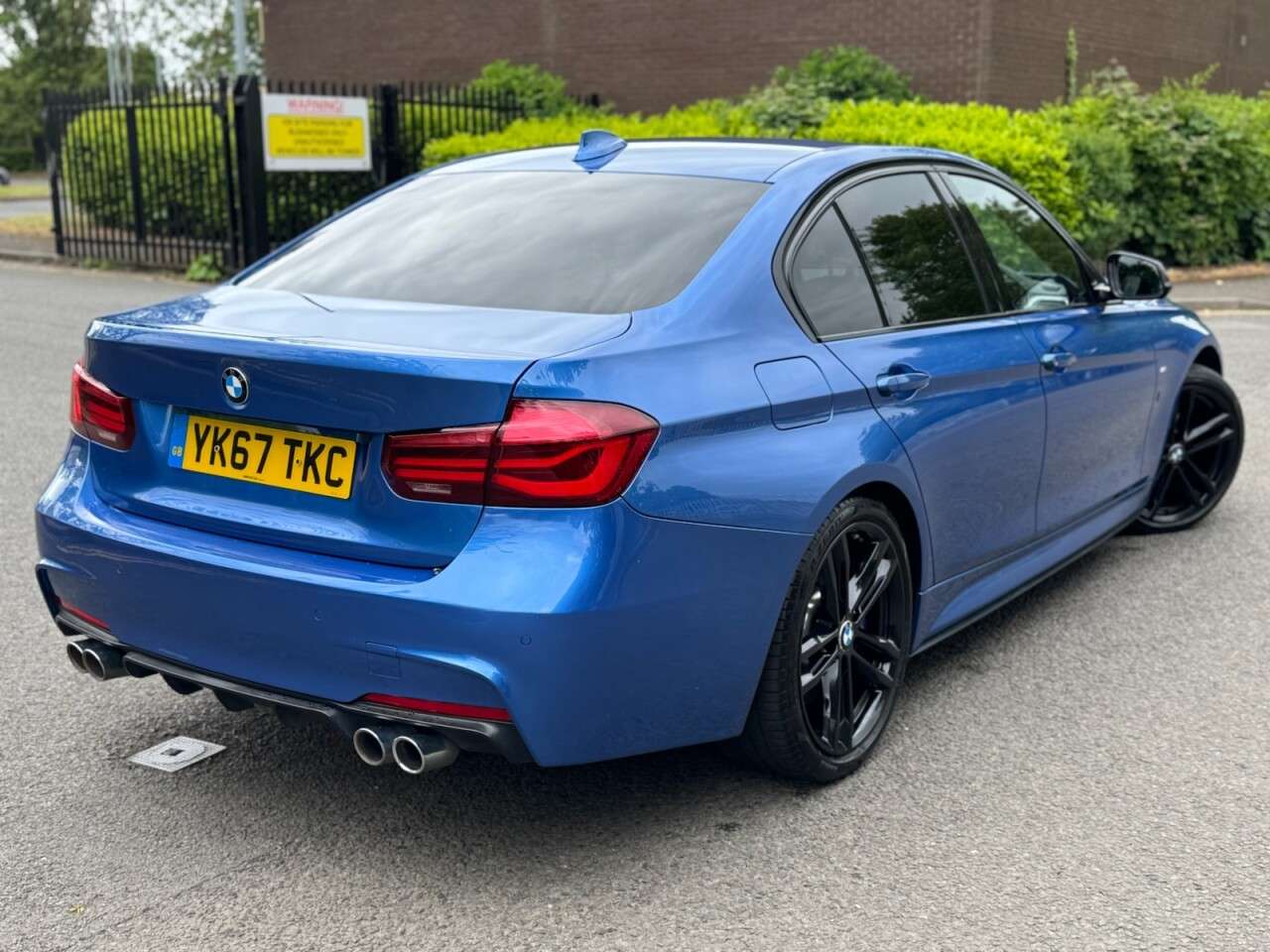 A 2017 BMW 3 SERIES 3.0 330d M Sport Shadow Edition Saloon 4dr Diesel Auto Euro 6 (s/s) (258 ps A 2017 BMW 3 SERIES 3.0 330d M Sport Shadow Edition Saloon 4dr Diesel Auto Euro 6 (s/s) (258 ps