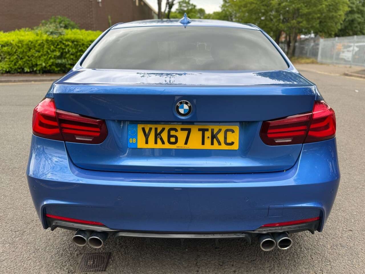 A 2017 BMW 3 SERIES 3.0 330d M Sport Shadow Edition Saloon 4dr Diesel Auto Euro 6 (s/s) (258 ps A 2017 BMW 3 SERIES 3.0 330d M Sport Shadow Edition Saloon 4dr Diesel Auto Euro 6 (s/s) (258 ps