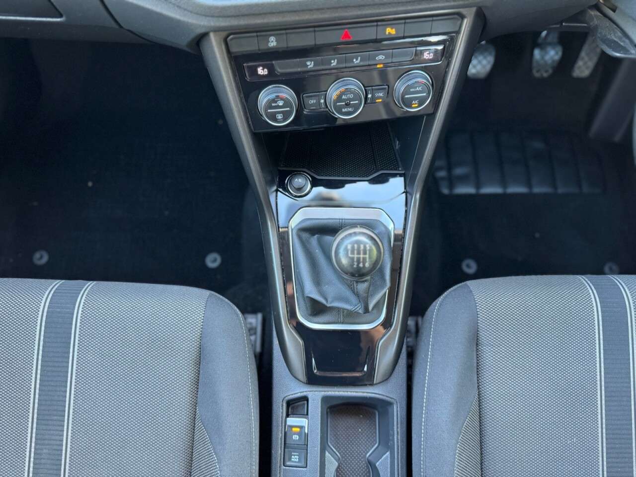 2020 VOLKSWAGEN T-ROC 2020 VOLKSWAGEN T-ROC