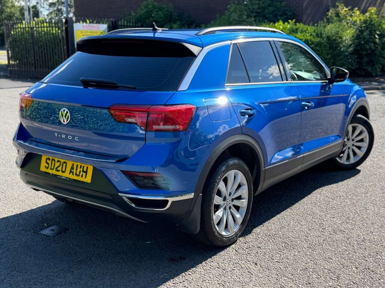 A 2020 VOLKSWAGEN T-ROC 1.6 TDI SE SUV 5dr Diesel Manual Euro 6 (s/s) (115 ps) A 2020 VOLKSWAGEN T-ROC 1.6 TDI SE SUV 5dr Diesel Manual Euro 6 (s/s) (115 ps)