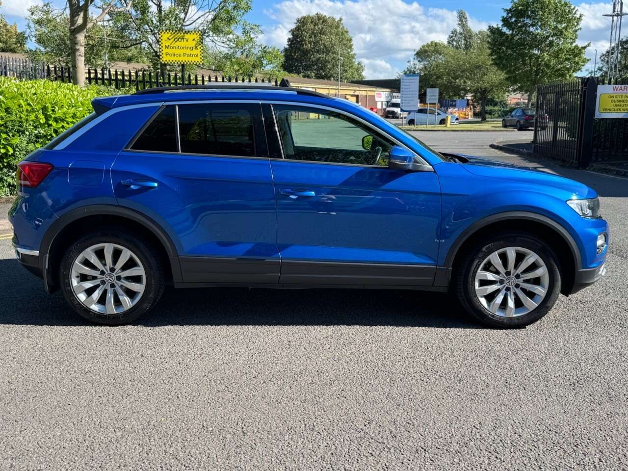 A 2020 VOLKSWAGEN T-ROC 1.6 TDI SE SUV 5dr Diesel Manual Euro 6 (s/s) (115 ps) A 2020 VOLKSWAGEN T-ROC 1.6 TDI SE SUV 5dr Diesel Manual Euro 6 (s/s) (115 ps)