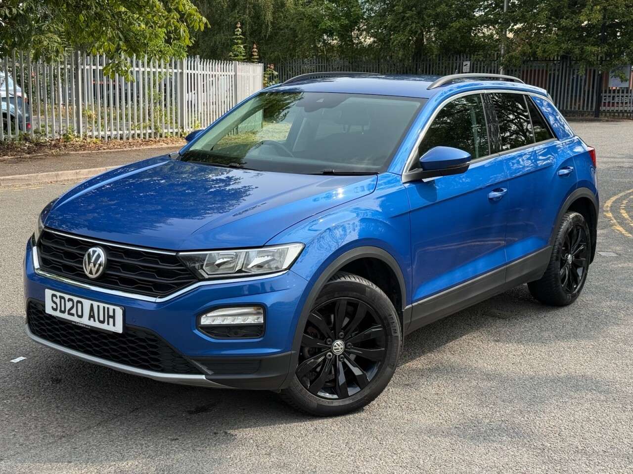 A 2020 VOLKSWAGEN T-ROC 1.6 TDI SE SUV 5dr Diesel Manual Euro 6 (s/s) (115 ps) A 2020 VOLKSWAGEN T-ROC 1.6 TDI SE SUV 5dr Diesel Manual Euro 6 (s/s) (115 ps)