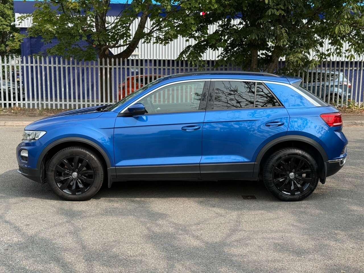 A 2020 VOLKSWAGEN T-ROC 1.6 TDI SE SUV 5dr Diesel Manual Euro 6 (s/s) (115 ps) A 2020 VOLKSWAGEN T-ROC 1.6 TDI SE SUV 5dr Diesel Manual Euro 6 (s/s) (115 ps)