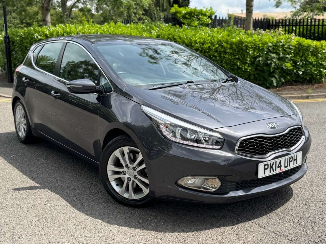 A 2014 KIA CEED 1.6 CRDi EcoDynamics 2 Hatchback 5dr Diesel Manual Euro 5 (s/s) (126 bhp) A 2014 KIA CEED 1.6 CRDi EcoDynamics 2 Hatchback 5dr Diesel Manual Euro 5 (s/s) (126 bhp)