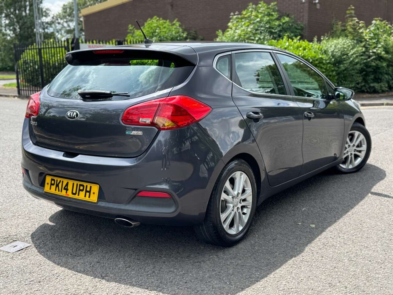 A 2014 KIA CEED 1.6 CRDi EcoDynamics 2 Hatchback 5dr Diesel Manual Euro 5 (s/s) (126 bhp) A 2014 KIA CEED 1.6 CRDi EcoDynamics 2 Hatchback 5dr Diesel Manual Euro 5 (s/s) (126 bhp)