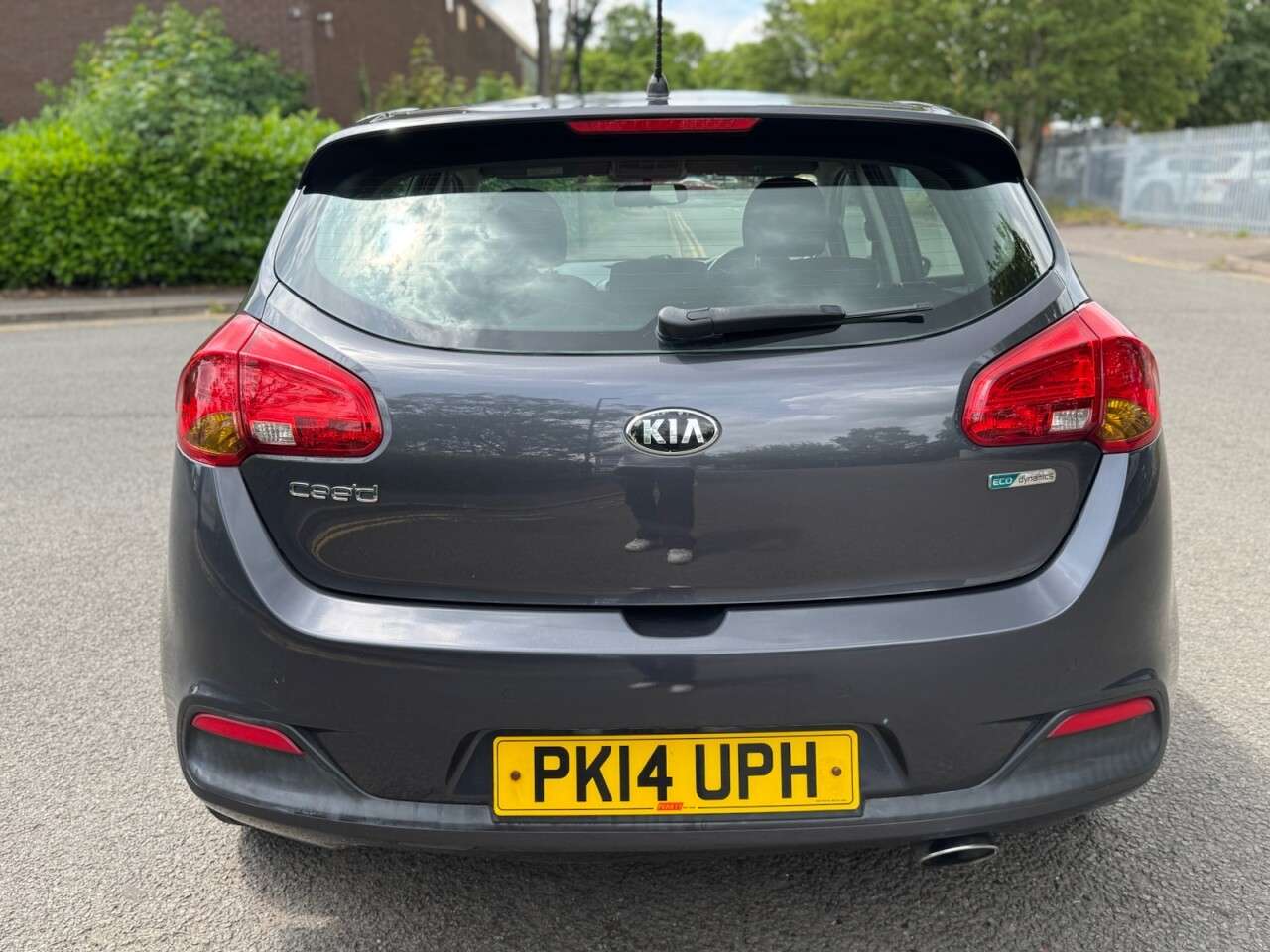 A 2014 KIA CEED 1.6 CRDi EcoDynamics 2 Hatchback 5dr Diesel Manual Euro 5 (s/s) (126 bhp) A 2014 KIA CEED 1.6 CRDi EcoDynamics 2 Hatchback 5dr Diesel Manual Euro 5 (s/s) (126 bhp)
