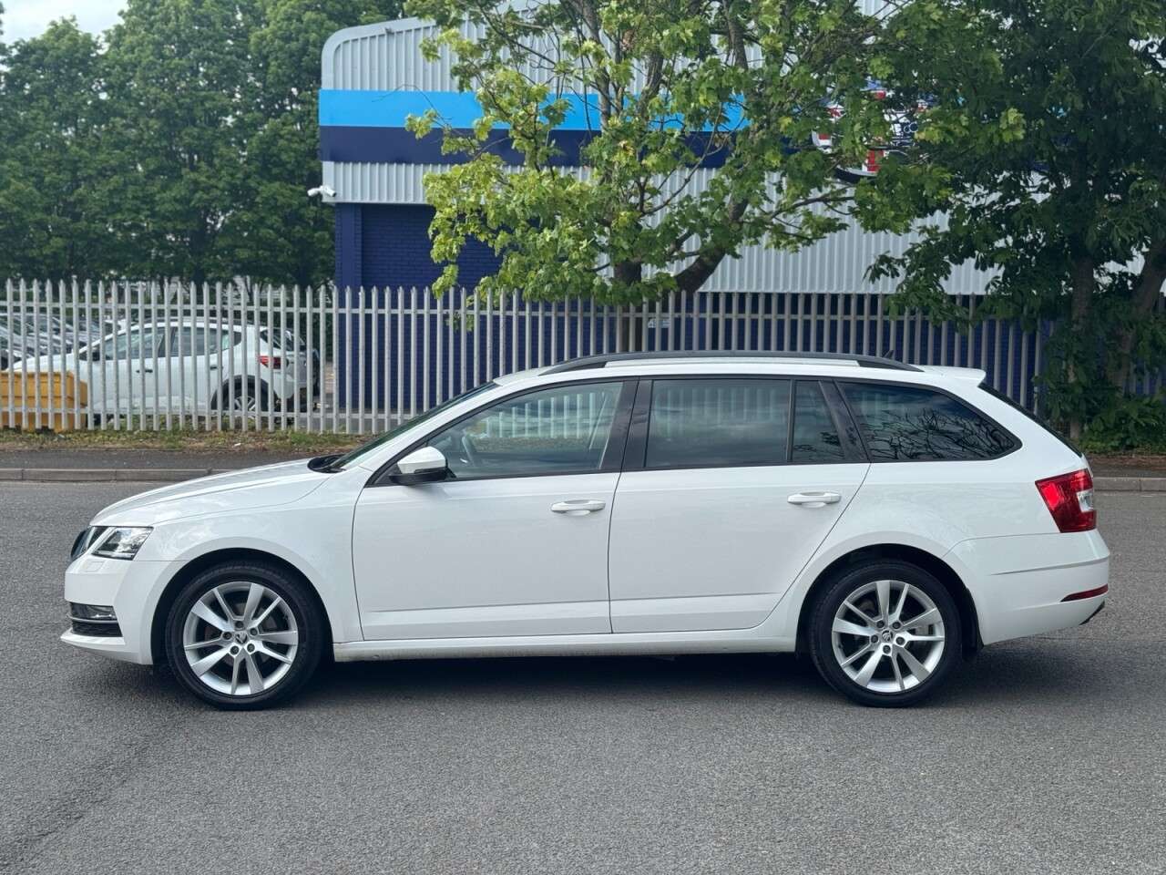 A 2018 SKODA OCTAVIA 1.6 TDI SE L Estate 5dr Diesel Manual Euro 6 (s/s) (115 ps) A 2018 SKODA OCTAVIA 1.6 TDI SE L Estate 5dr Diesel Manual Euro 6 (s/s) (115 ps)