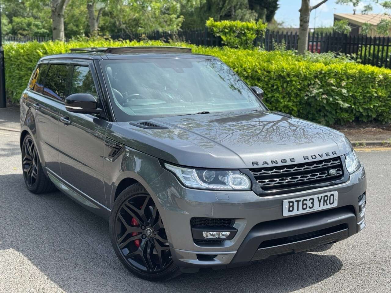 A 2014 LAND ROVER RANGE ROVER SPORT 3.0 SD V6 Autobiography Dynamic SUV 5dr Diesel Auto 4WD Euro 5 (s/s) (292 p A 2014 LAND ROVER RANGE ROVER SPORT 3.0 SD V6 Autobiography Dynamic SUV 5dr Diesel Auto 4WD Euro 5 (s/s) (292 p