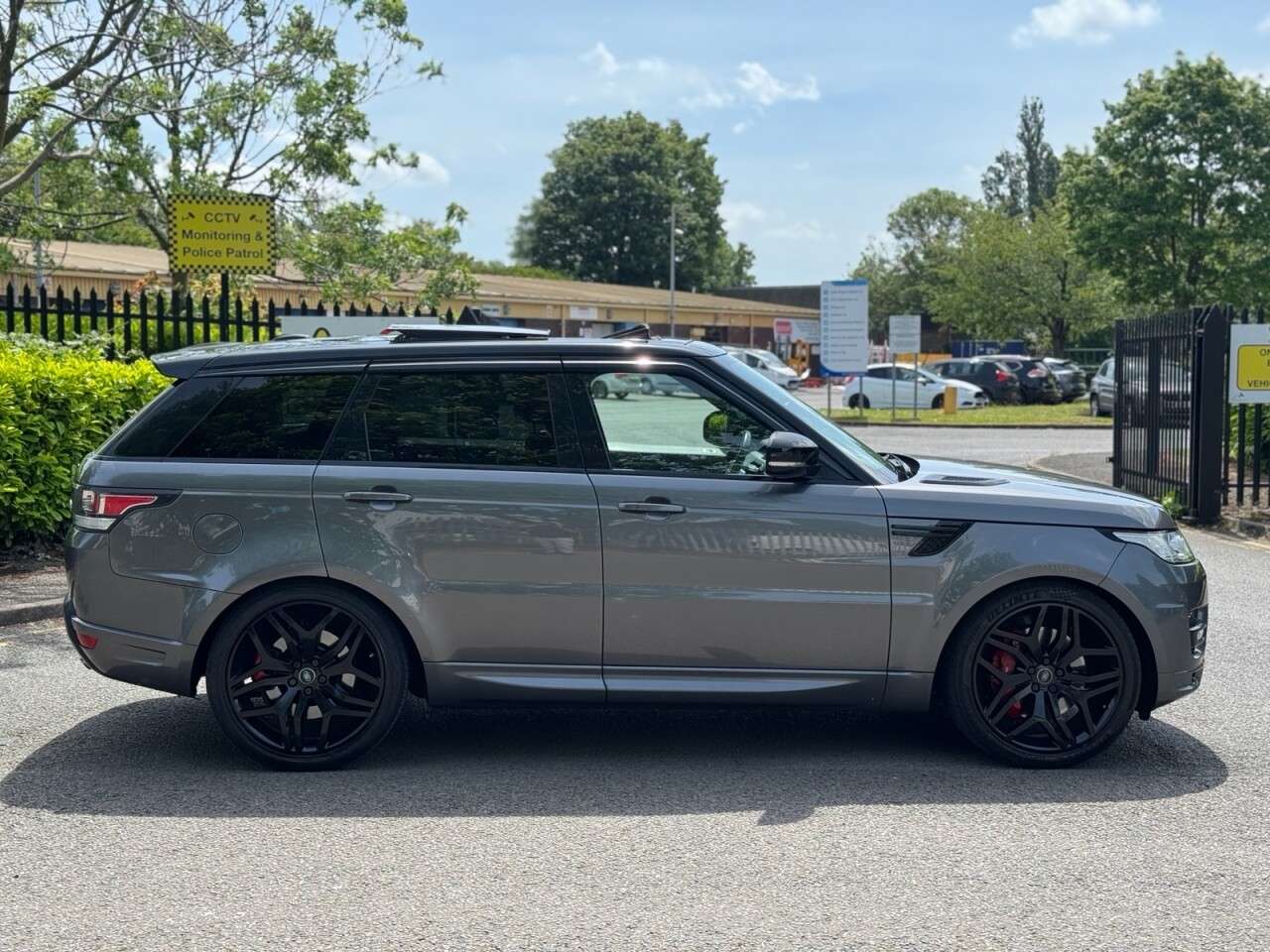 A 2014 LAND ROVER RANGE ROVER SPORT 3.0 SD V6 Autobiography Dynamic SUV 5dr Diesel Auto 4WD Euro 5 (s/s) (292 p A 2014 LAND ROVER RANGE ROVER SPORT 3.0 SD V6 Autobiography Dynamic SUV 5dr Diesel Auto 4WD Euro 5 (s/s) (292 p