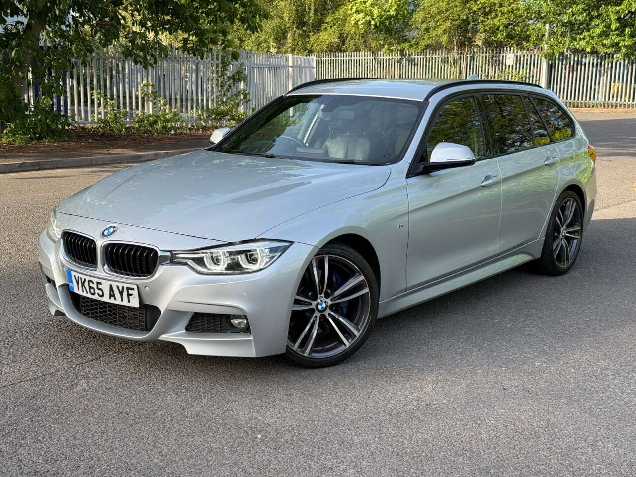 A 2015 BMW 3 SERIES 2.0 318d M Sport Touring 5dr Diesel Manual Euro 6 (s/s) (150 ps) A 2015 BMW 3 SERIES 2.0 318d M Sport Touring 5dr Diesel Manual Euro 6 (s/s) (150 ps)