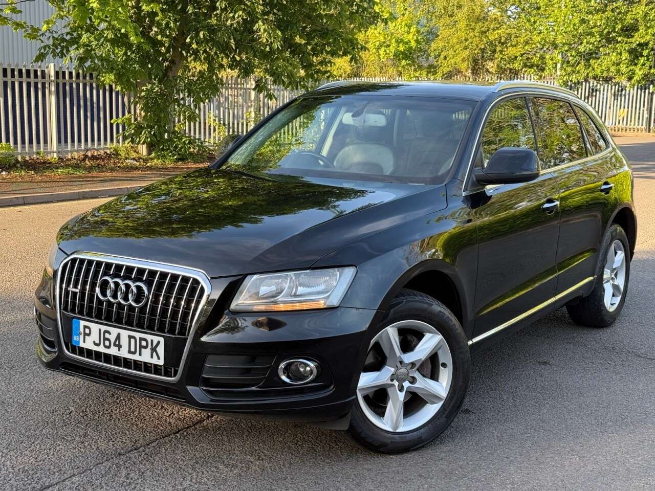 A 2014 AUDI Q5 2.0 TDI SE SUV 5dr Diesel Manual quattro Euro 5 (s/s) (150 ps) A 2014 AUDI Q5 2.0 TDI SE SUV 5dr Diesel Manual quattro Euro 5 (s/s) (150 ps)