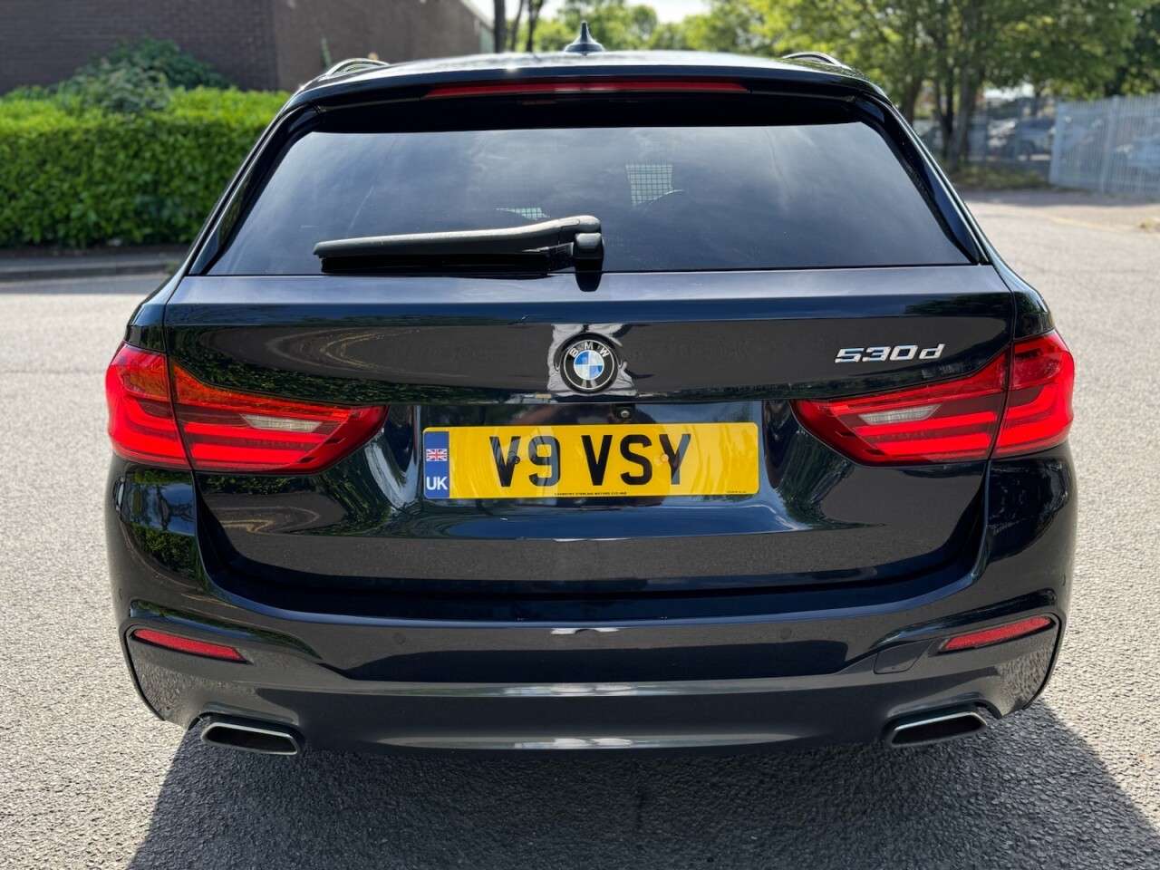 A 2019 BMW 5 SERIES 3.0 530d M Sport Touring 5dr Diesel Auto Euro 6 (s/s) (265 ps) FSH BMW+ULEZ A 2019 BMW 5 SERIES 3.0 530d M Sport Touring 5dr Diesel Auto Euro 6 (s/s) (265 ps) FSH BMW+ULEZ