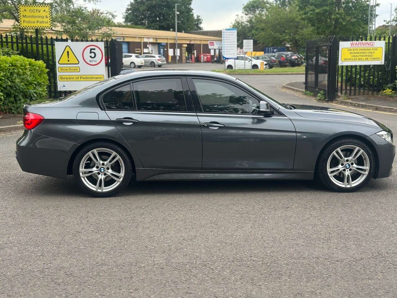 A 2016 BMW 3 SERIES 2.0 320d M Sport Saloon 4dr Diesel Manual Euro 6 (s/s) (190 ps) ULEZ+1FRO+N A 2016 BMW 3 SERIES 2.0 320d M Sport Saloon 4dr Diesel Manual Euro 6 (s/s) (190 ps) ULEZ+1FRO+N
