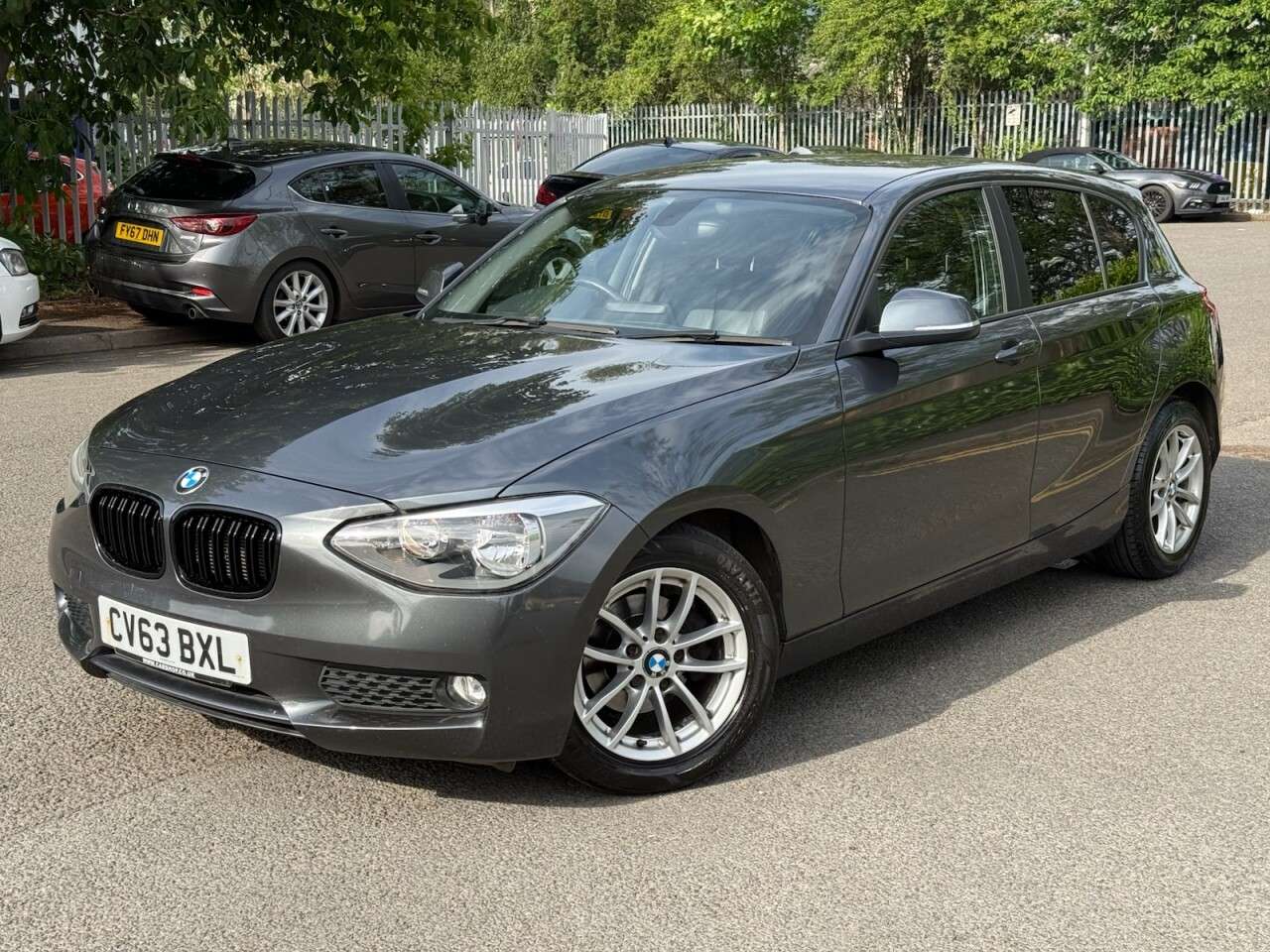 A 2013 BMW 1 SERIES 1.6 116d ED EfficientDynamics Business Hatchback 5dr Diesel Manual Euro 5 ( A 2013 BMW 1 SERIES 1.6 116d ED EfficientDynamics Business Hatchback 5dr Diesel Manual Euro 5 (