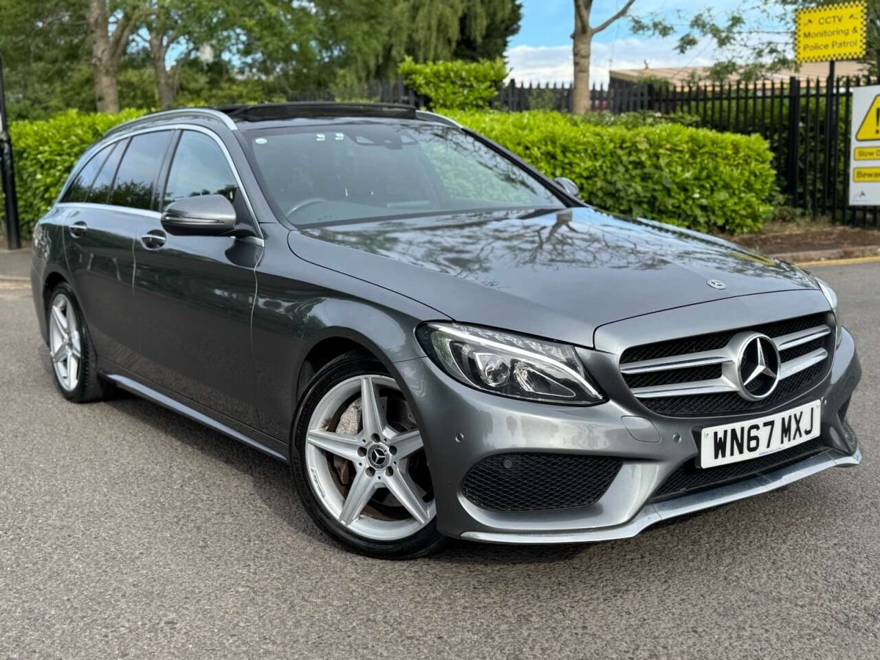 A 2017 MERCEDES-BENZ C-CLASS 2.1 C250d AMG Line (Premium) Estate 5dr Diesel G-Tronic+ Euro 6 (s/s) (204 A 2017 MERCEDES-BENZ C-CLASS 2.1 C250d AMG Line (Premium) Estate 5dr Diesel G-Tronic+ Euro 6 (s/s) (204