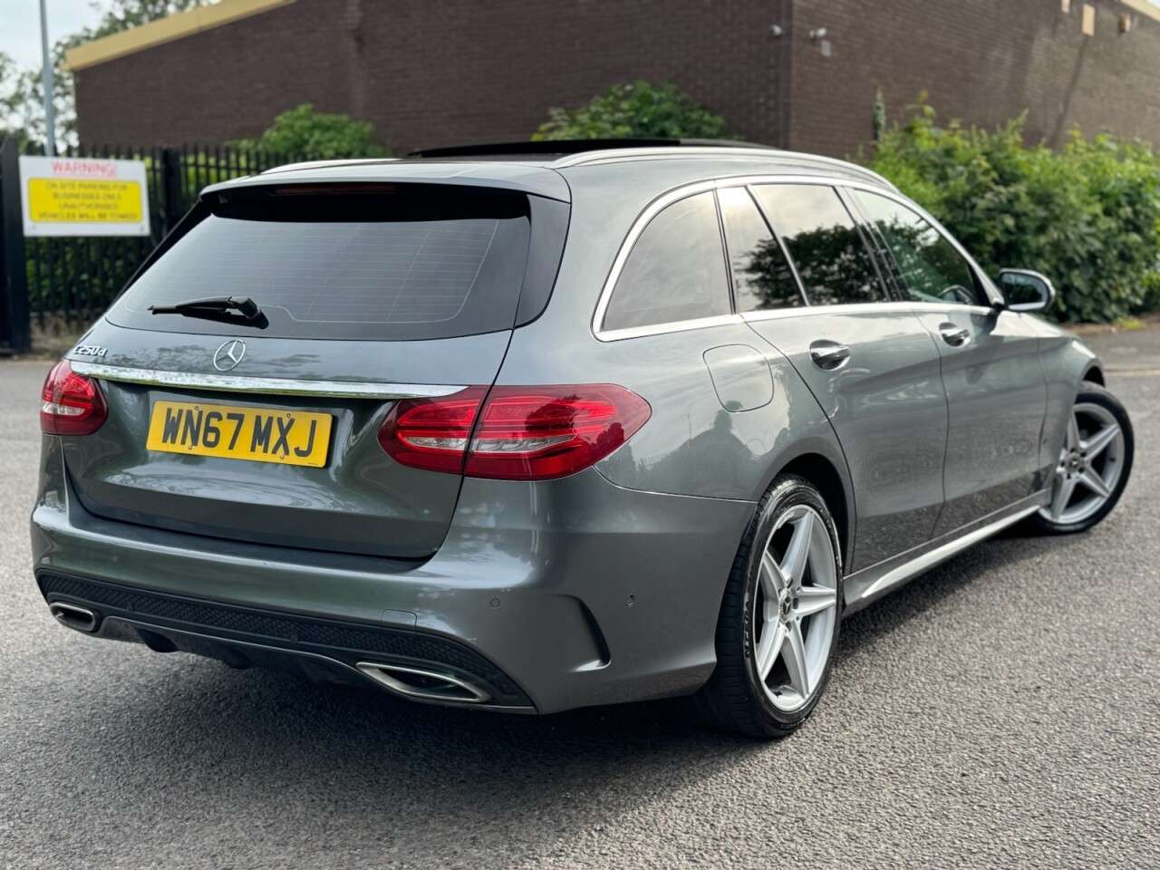 A 2017 MERCEDES-BENZ C-CLASS 2.1 C250d AMG Line (Premium) Estate 5dr Diesel G-Tronic+ Euro 6 (s/s) (204 A 2017 MERCEDES-BENZ C-CLASS 2.1 C250d AMG Line (Premium) Estate 5dr Diesel G-Tronic+ Euro 6 (s/s) (204