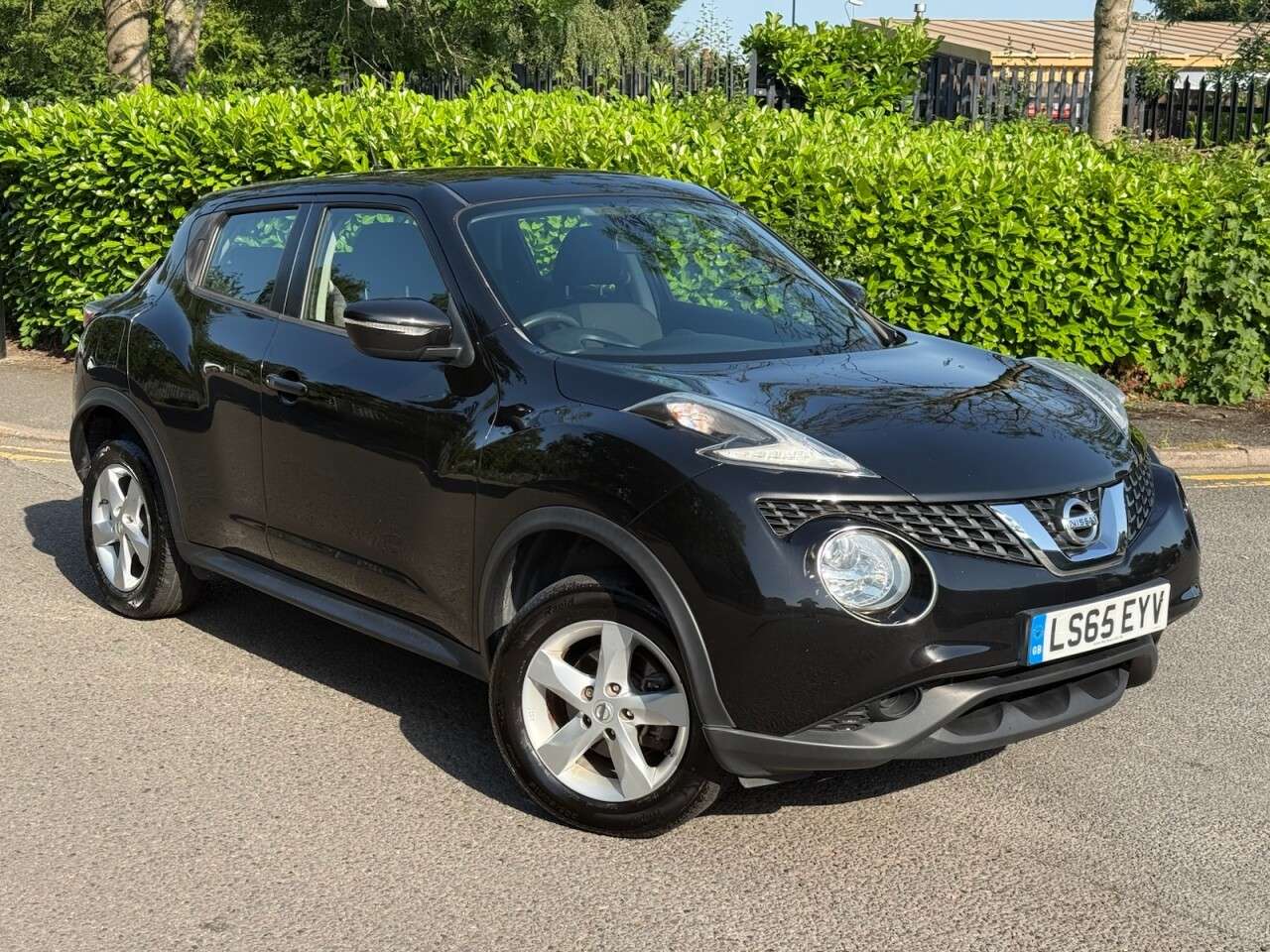 A 2015 NISSAN JUKE 1.6 Visia SUV 5dr Petrol Manual Euro 6 (94 ps) ULEZ+1FO+FSH+PETROL A 2015 NISSAN JUKE 1.6 Visia SUV 5dr Petrol Manual Euro 6 (94 ps) ULEZ+1FO+FSH+PETROL