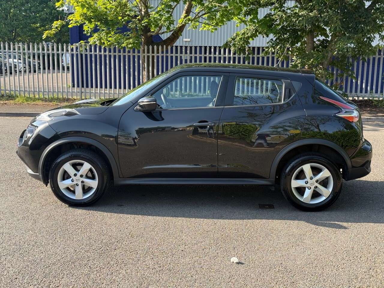 A 2015 NISSAN JUKE 1.6 Visia SUV 5dr Petrol Manual Euro 6 (94 ps) ULEZ+1FO+FSH+PETROL A 2015 NISSAN JUKE 1.6 Visia SUV 5dr Petrol Manual Euro 6 (94 ps) ULEZ+1FO+FSH+PETROL